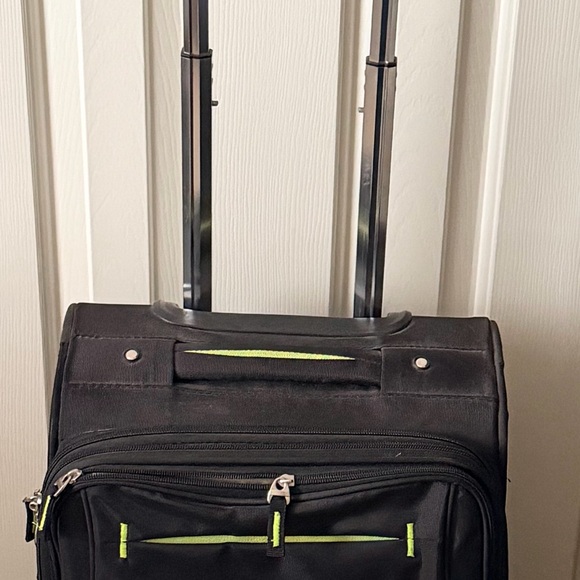 Black and Green Men's Travel Bag - Picture 2 of 5